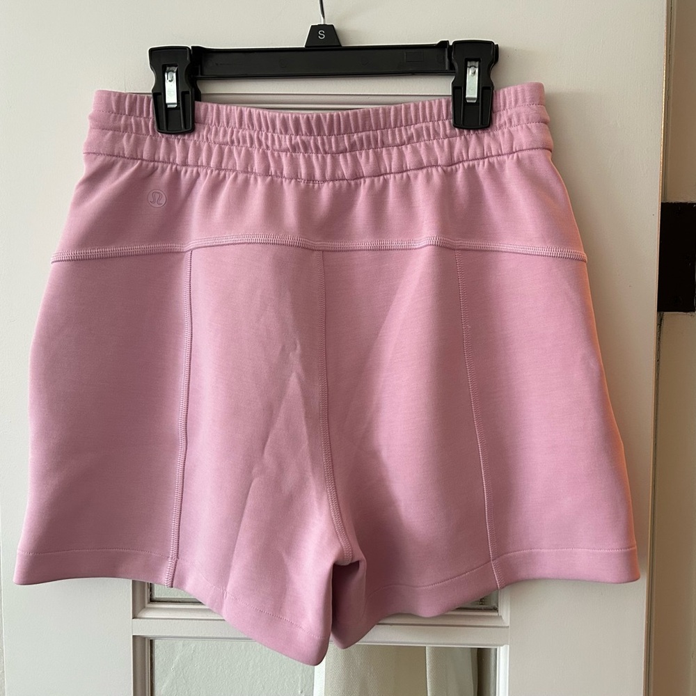 Lululemon Softstream Shorts Size 4 NWOT - Picture 2 of 9